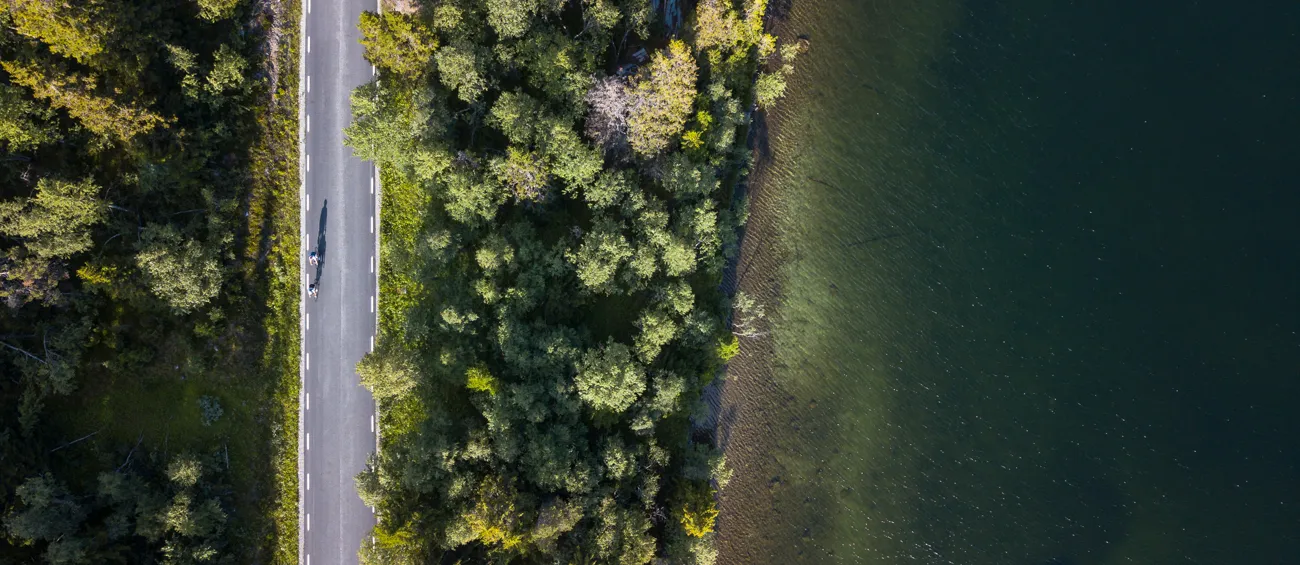 Landsvägscykling längs vackra vyer