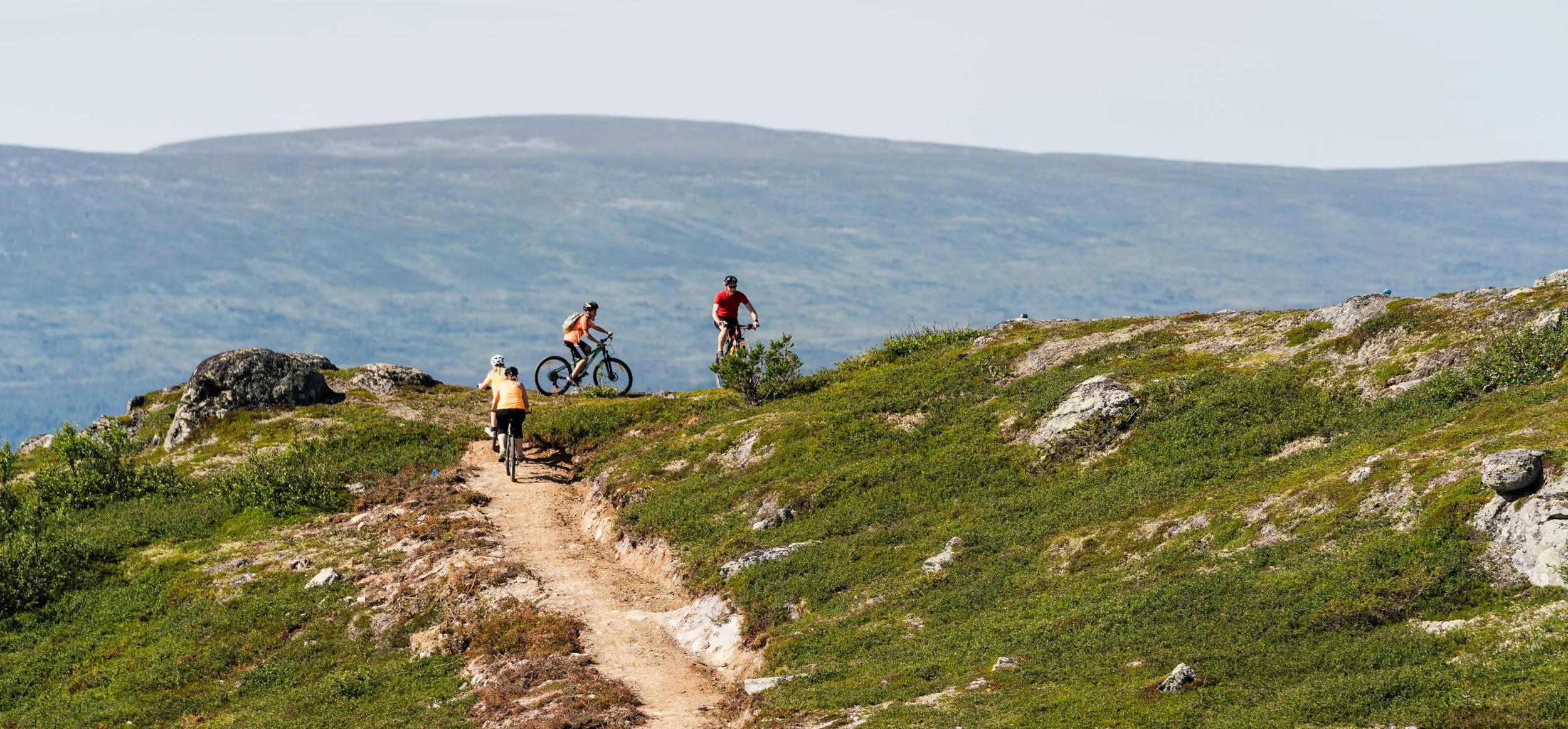 Cyklister på Funäsdalsbergets topp